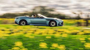 Aston Martin DB12 Volante